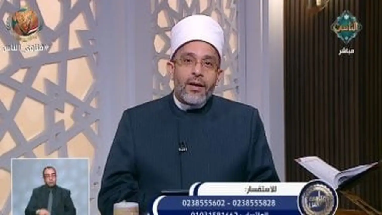 هل ثواب قراءة القرآن من الهاتف يعادل أجر المصحف الورقي وفقاً لأمين الفتوى؟